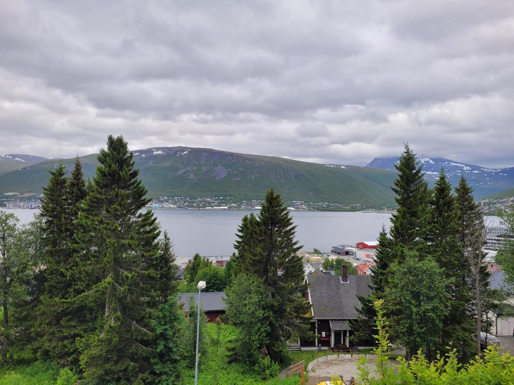 Explore With Four Bedrooms And Beautiful View Apartment *