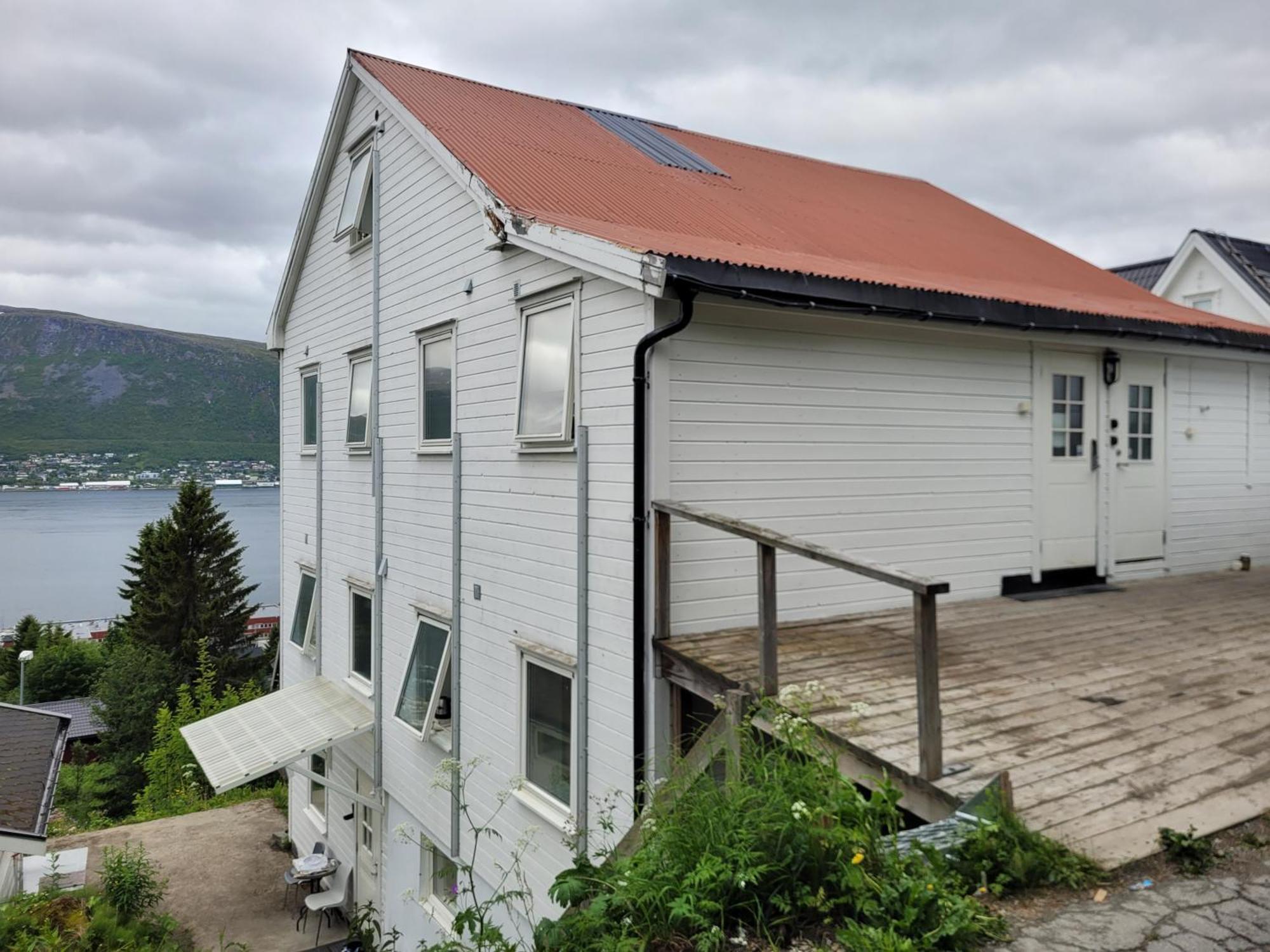 Explore With Four Bedrooms And Beautiful View *